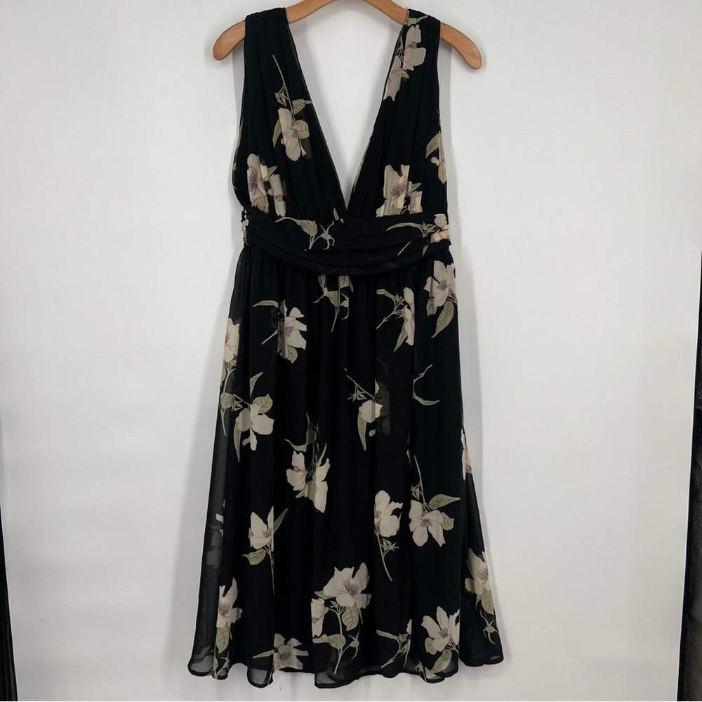 Lulu’s Queen of Hearts Black Floral Print Midi Dress - Picture 3 of 7